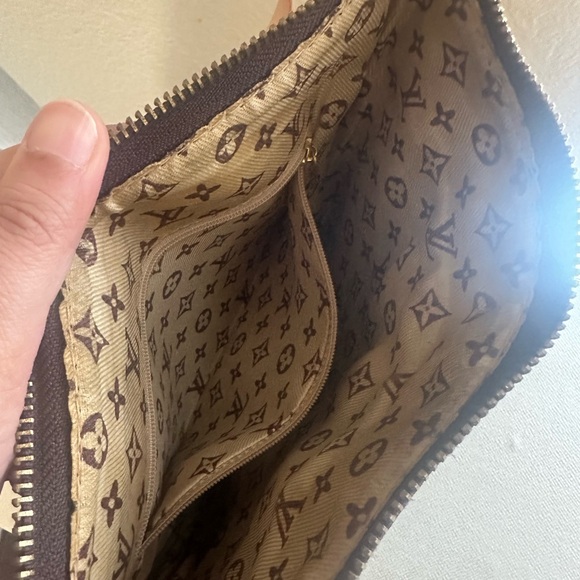 Louis Vuitton Crossbody Bag - Picture 9 of 9